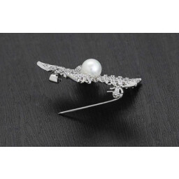 بروش نحاس مطلي بالبلاتينيوم كود 8489 Platinum-plated brass brooch, code 8489