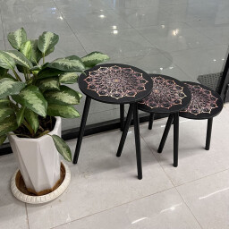 طقم طاولات جانبية دائرية بنقشة ماندالا فنية – 3 قطع 3-Piece Round Side Tables Set with Artistic Mandala Design