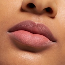 أحمر شفاه كريمي مات سوفليه BLUR Soufflé Matte Lip Cream
