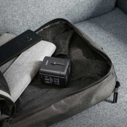 اوكي محول سفر عالمي مزود بمنافذ USB C وUSB A، فيوز مدمج، مؤشر طاقة LED، تصميم قابس قابل للعكس Aukey Universal Travel Adapter With USB C and USB A Ports, Built In Fuse, LED Power Indicator, Reversible Plug Design
