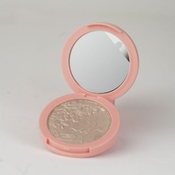 إضاءة وجه مضغوطة Silky Touch Highlighter
