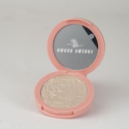 إضاءة وجه مضغوطة Silky Touch Highlighter