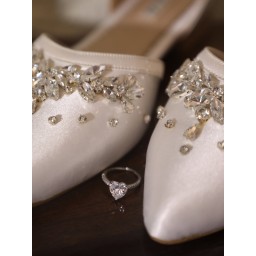 حذاء عرائسي فلات للزفاف والمناسبات بدبان طبي - موديل ليلي من ليلو LILO Lily Crystal Bridal Shoes - Flat