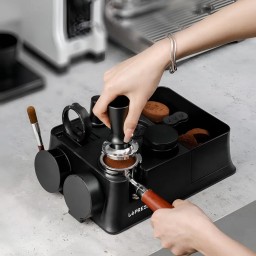 محطة وقاعدة كبس القهوة "ليبريسو" مقاس 51-58 ملم لتنظيم البورتfilter وأدوات البار LePresso 51-58mm Coffee Tamping Station with Premium Silicone Mat & Smart Barista Tool Organizer