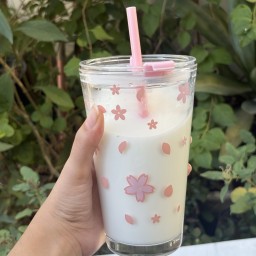 كوب مع قصبة Cup with straw