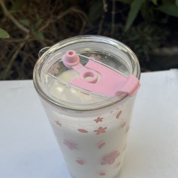 كوب مع قصبة Cup with straw