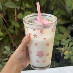 كوب مع قصبة Cup with straw