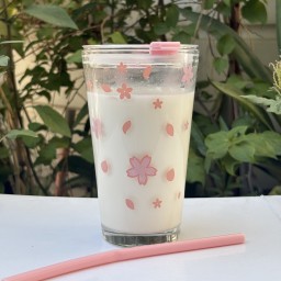 كوب مع قصبة Cup with straw