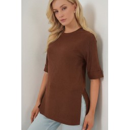 تيشيرت محبوك بفتحة جانبية - بني Knitted T-Shirt with Side Slit - Brown