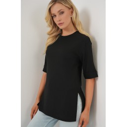 تيشيرت محبوك بفتحة جانبية - أسود Knitted T-Shirt with Side Slit - Black