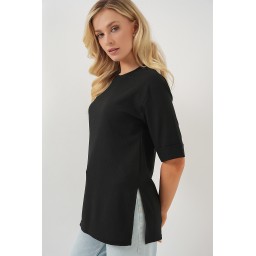 تيشيرت محبوك بفتحة جانبية - أسود Knitted T-Shirt with Side Slit - Black