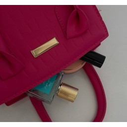 حقيبة نسائية + نظارة شمسية A bag and sunglasses