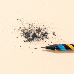 علبة اقلام رصاص ديلي Graphite Pencil
