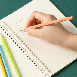 علبة اقلام رصاص ديلي Graphite Pencil