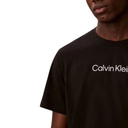 تيشرت رجالي مطبوع بشعار كالفن كلاين قصير الأكمام Calvin Klein Short Sleeve Graphic T-Shirt