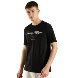 تيشرت رجالي باللون الأسود وقصّة منتظمة Black Regular Fit T-Shirt