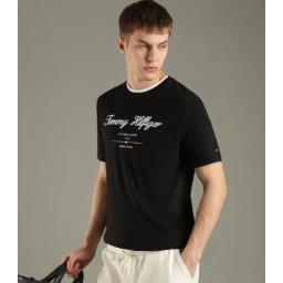 تيشرت رجالي باللون الأسود وقصّة منتظمة Black Regular Fit T-Shirt