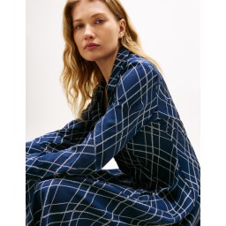 فستان ميدي بتصميم قميص بأكمام طويلة Midi shirt dress with long sleeves