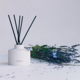 جو مالون لندن ليلاك لافندر آند لوفاج تاون هاوس ديفيوزر – 350 مل Jo Malone London Lilac Lavender & Lovage Townhouse Diffuser – 350 ml