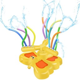 رشاش مياه صيفي يحول الحديقة إلى عالم ممتع A summer water sprinkler that turns the garden into a world of fun.