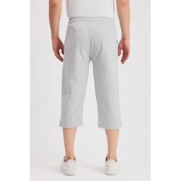 شورت برمودا رجالي رمادي طويل لأسفل الركبة بجيوب جانبية وخصر مطاطي Men's Grey Below-the-Knee Bermuda Capri Shorts with Side Pockets and Adjustable Waist