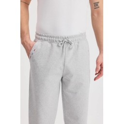 شورت برمودا رجالي رمادي طويل لأسفل الركبة بجيوب جانبية وخصر مطاطي Men's Grey Below-the-Knee Bermuda Capri Shorts with Side Pockets and Adjustable Waist