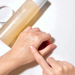 NUMBUZIN No.3 Super Glowing Essence Toner تونر مستخلص للنضارة من نمبوزين - 200 Ml