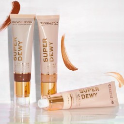 REVOLUTION Superdewy Tinted Moisturizer Skin Tint تنت البشرة المرطب من ريفلوشن - Mocha