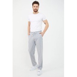 سيت بناطيل رياضية رجالية 4 قطع بقياس (6XL)– رصاصي، أسود، نيلي، رصاصي فاتح Men’s Sports Sweatpants Set 4 Pcs (6XL) – Gray, Black, Navy & Light Gray