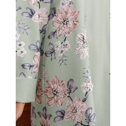 فستان ماكسي أخضر فاتح بنقشة الزهور وتفاصيل اللؤلؤ Abaya (dress)