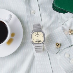 ساعة كاسيو AQ-240E-7A2 كلاسيكية آنالوج لكلا الجنسين Casio AQ-240E-7A2 Classic Analog-Unisex
