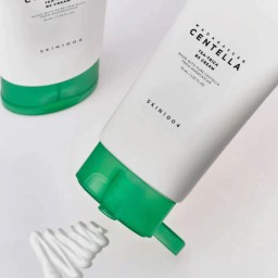كريم مرطب ومهدئ B5 مع سنتيلا وشجرة الشاي للوجه 75 مل SKIN1004 SKIN1004 Tea-Trica B5 Soothing Hydrating Face Moisturizer with Centella & Tea Tree 75ml