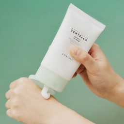 كريم مرطب ومهدئ B5 مع سنتيلا وشجرة الشاي للوجه 75 مل SKIN1004 SKIN1004 Tea-Trica B5 Soothing Hydrating Face Moisturizer with Centella & Tea Tree 75ml