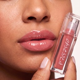 ريبيليون ملمع شفاه REBELLION MAKEUP OBSESSED LIP GLOSS