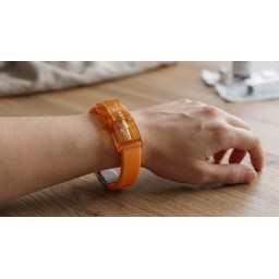 سوار معصم يد لرش العطر قابل Smart Fragrance Dispenser Wristband