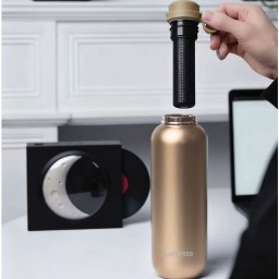 مطارة ماء حافظة للحرارة ليبراسو ثيرماتريل بسعة 650 مل مع حزام جلدي LePresso ThermaTrail 650mL Stainless Steel Thermos Bottle with Crossbody Strap
