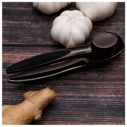 اداة هرس الثوم Garlic Presser with Gripped Handle 