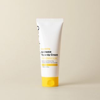 غسول تبيض فوري للجسم فيتامين سي Brightening Shower Tone-Up Cream