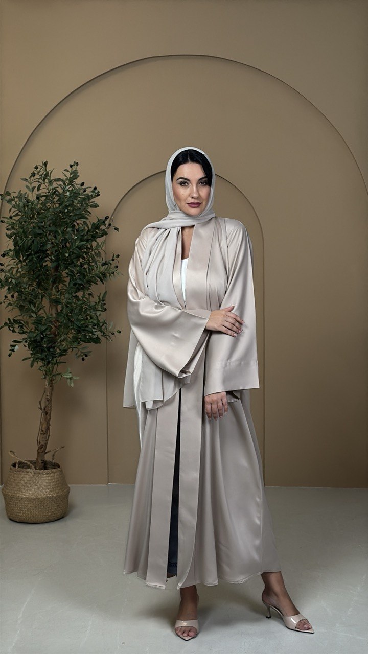 عباية كريب ستان فاخرة باللون الشامبانيا Champagne Crepe Satin Abaya
