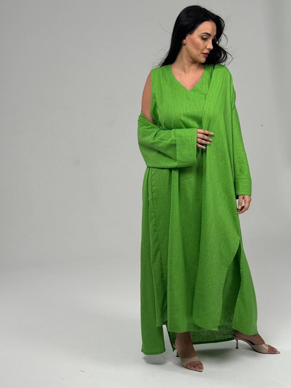 طقم عباية لينن باللون الاخضر مع فستان داخلي بدون أكمام Green Linen Abaya Set