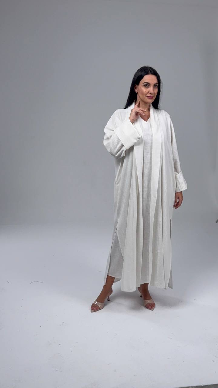 طقم عباية لينن باللون الأبيض مع فستان داخلي بدون أكمام Elegant linen abaya with matching sleeveless inner dress