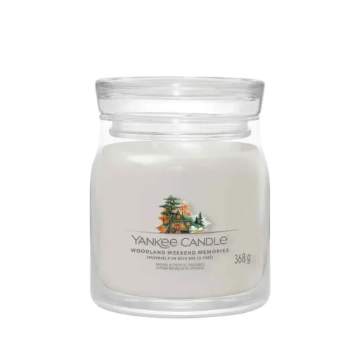 شمعة "يانكي كاندل" (Yankee Candle) الحجم المتوسط (Signature Medium Jar) - ذكريات عطلة نهاية الأسبوع في الغابة Yankee Candle Signature Medium Jar - Woodland Weekend Memories