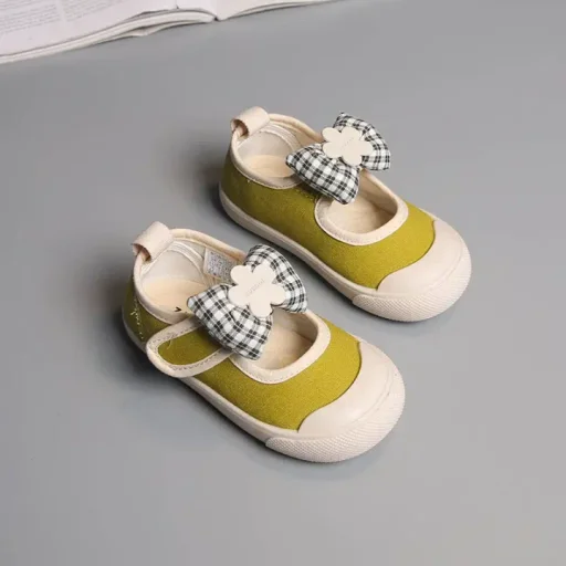 ترينشوز حذاء بناتي باربع الوان Tracksuit Shoes Girls Four Colors