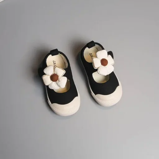 ترينشوز حذاء بناتي باربع الوان Tracksuit Shoes Girls Four Colors