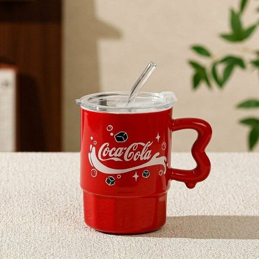 كوب سيراميك متعدد الالوان يحوي على غطاء A multi-colored ceramic mug with a lid