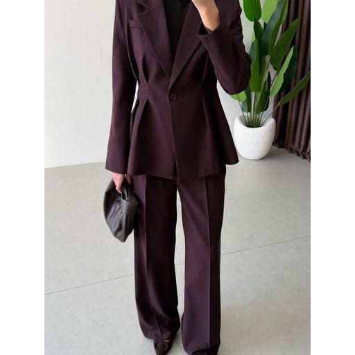 بدلة رسمية فاخرة بلون العنابي الداكن بقصة بيبلوم Burgundy Suit