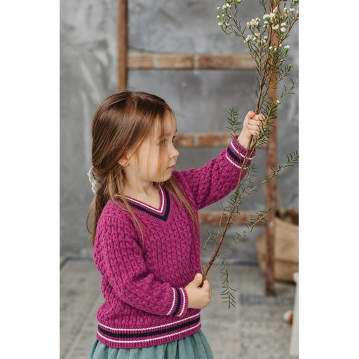 سترة أطفال برقبة V محبوكة بضفائر من ERGUVAN - أرجواني (2-9 سنوات) ERGUVAN Kids' Braided V-Neck Sweater - Lilac (2-9 Years)