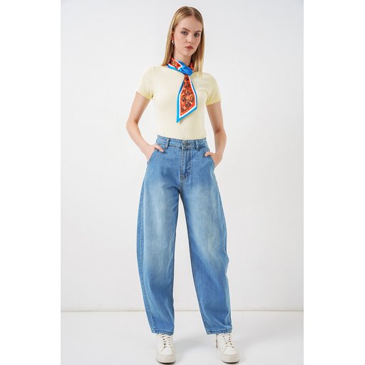6689 بنطلون جينز باغي نسائي بخصر عالٍ - أزرق فاتح 6689 Women's High-Waist Baggy Jeans - Light Blue