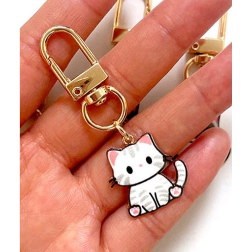 ميدالية قطة بيضاء White cat medal