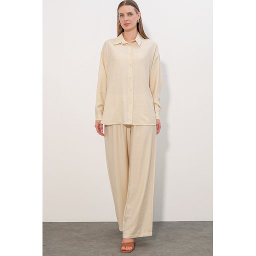طقم نسائي قطعتين بنطلون وقميص بنسيج مميز 6710 - إيكرو Women's Textured Shirt and Pants Two-Piece Set 6710 - Ecru